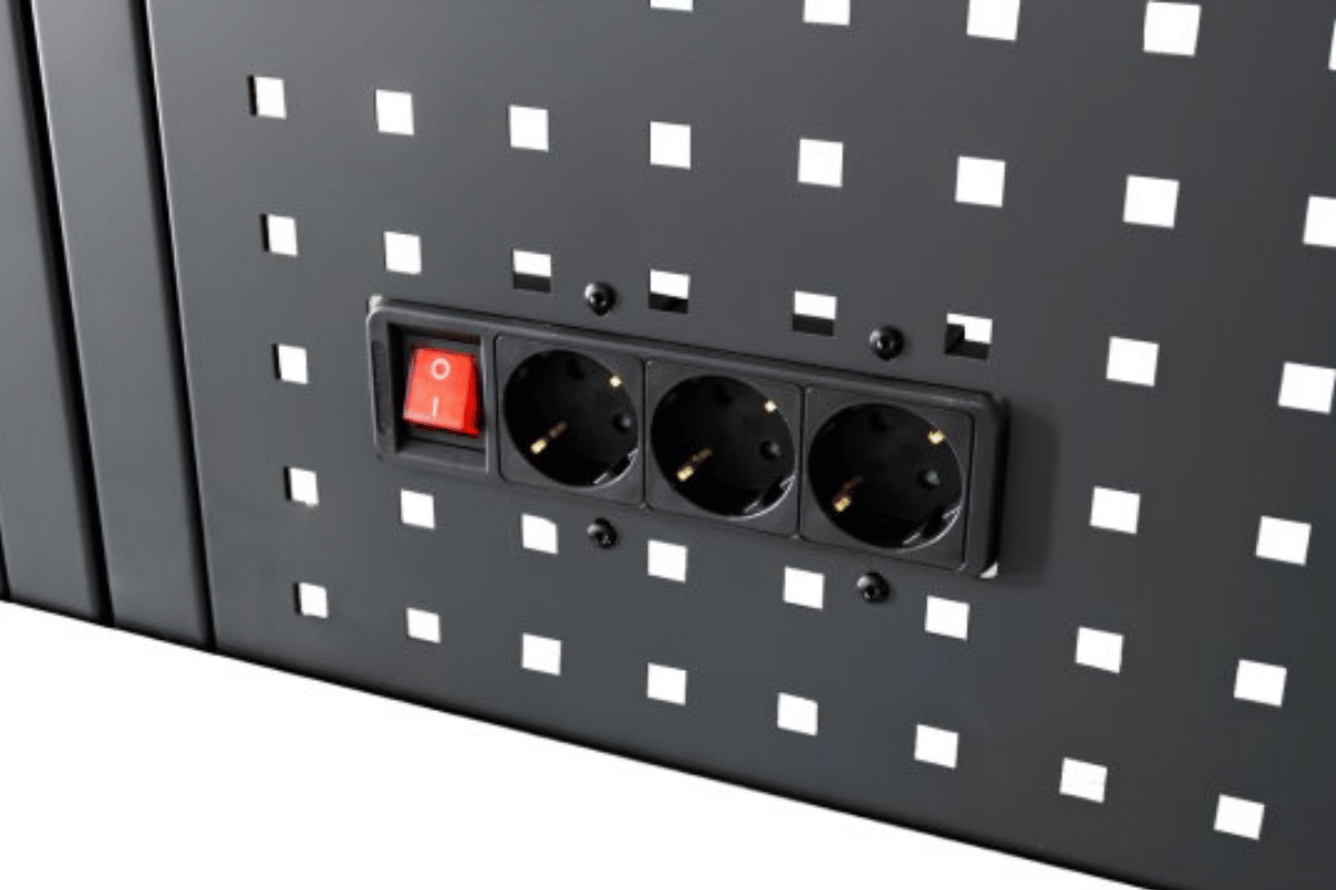 Integrierte Steckdosenleisten